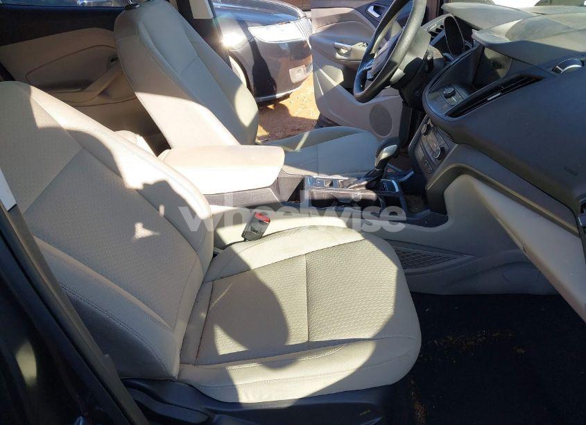 Photo 5 of 2019 Ford Escape SE (VIN 1FMCU0GD4KUB20403)