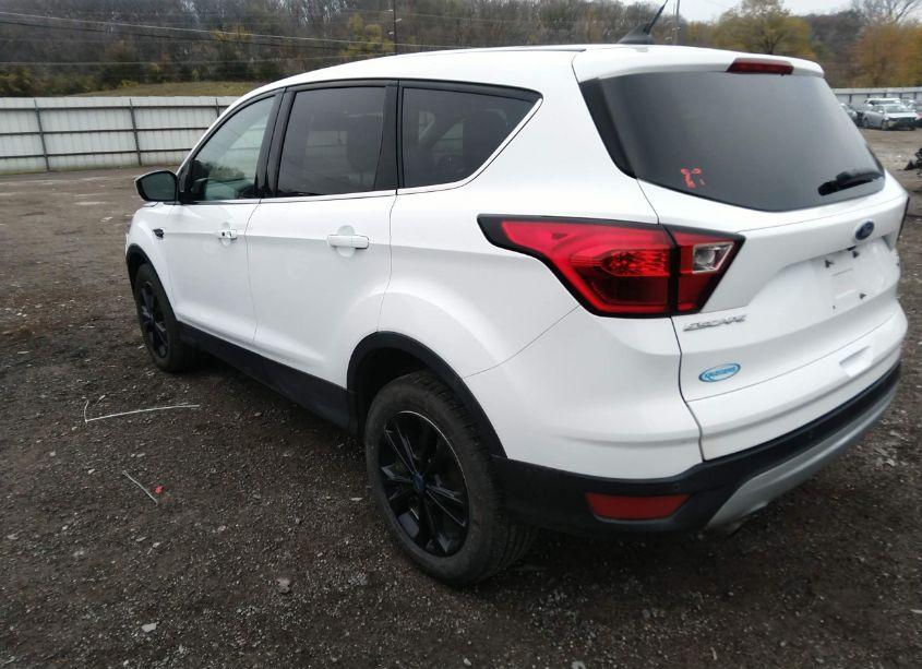 Photo 3 of 2019 Ford Escape SE (VIN 1FMCU0GD4KUB65017)