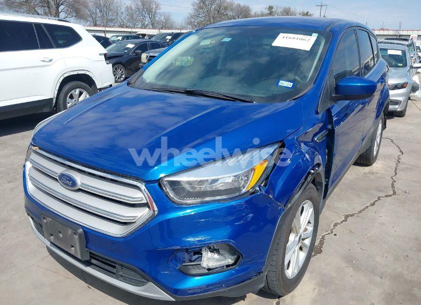 Photo 2 of 2019 Ford Escape SE (VIN 1FMCU0GD4KUB77720)