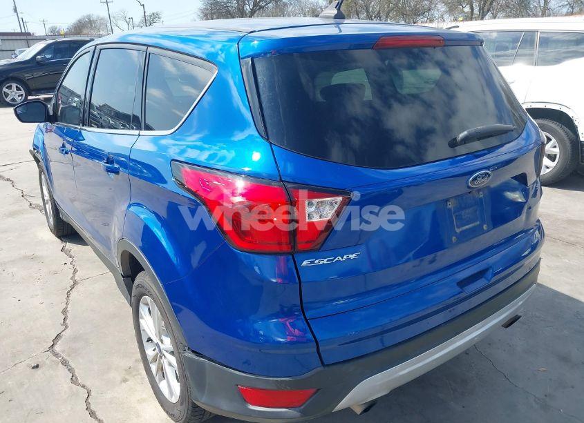 Photo 3 of 2019 Ford Escape SE (VIN 1FMCU0GD4KUB77720)