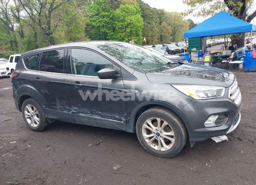 Photo 13 of 2019 Ford Escape SE (VIN 1FMCU0GD4KUB95005)