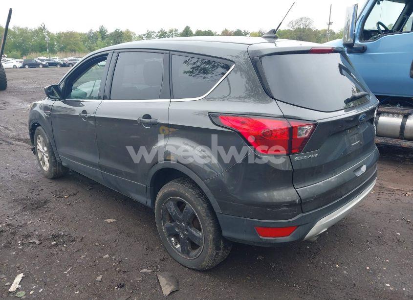 Photo 3 of 2019 Ford Escape SE (VIN 1FMCU0GD4KUB95005)