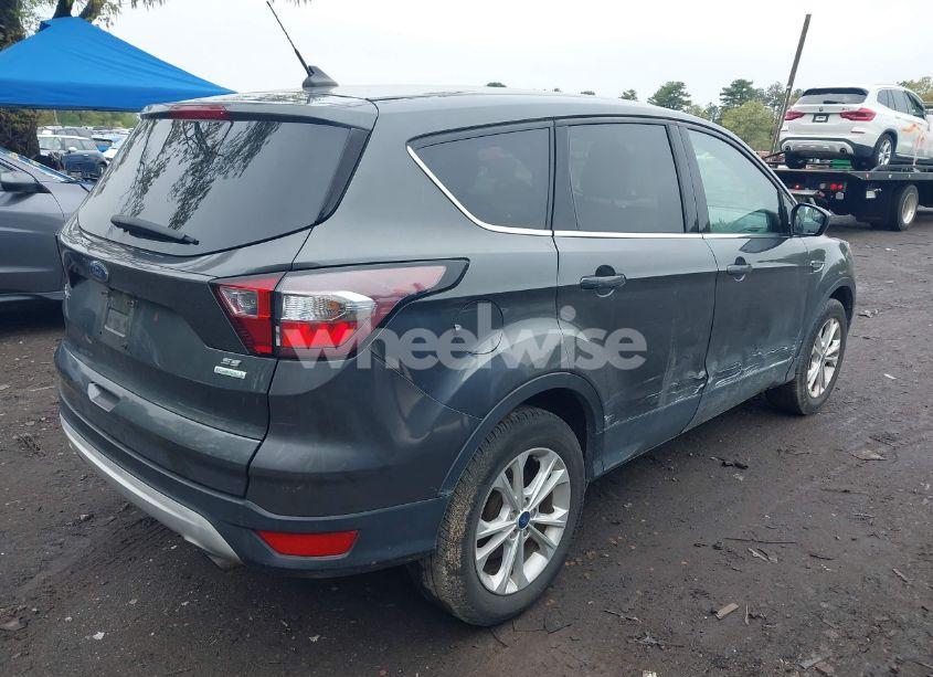 Photo 4 of 2019 Ford Escape SE (VIN 1FMCU0GD4KUB95005)