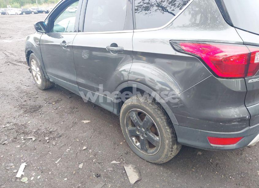 Photo 6 of 2019 Ford Escape SE (VIN 1FMCU0GD4KUB95005)