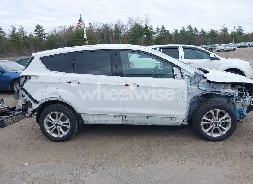 Photo 14 of 2019 Ford Escape SE (VIN 1FMCU0GD4KUC35521)