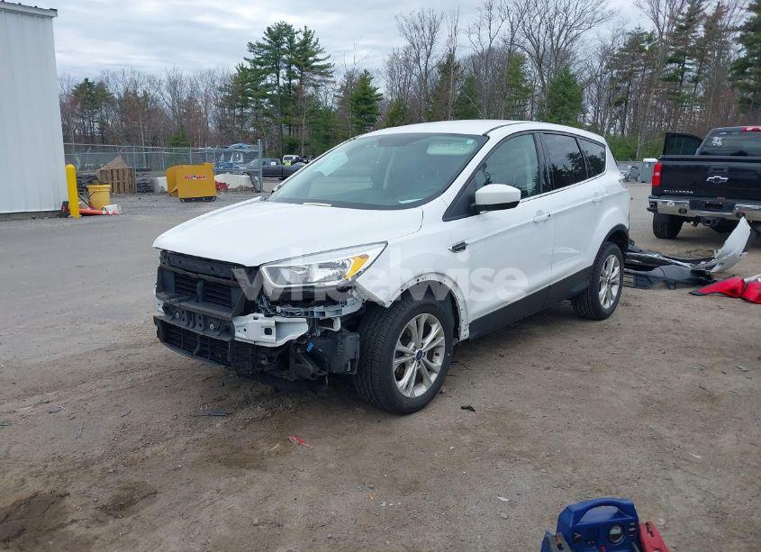 Photo 2 of 2019 Ford Escape SE (VIN 1FMCU0GD4KUC35521)