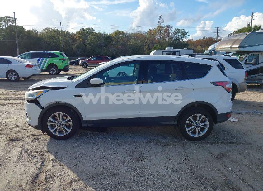 Photo 14 of 2017 Ford Escape SE (VIN 1FMCU0GD5HUA19671)