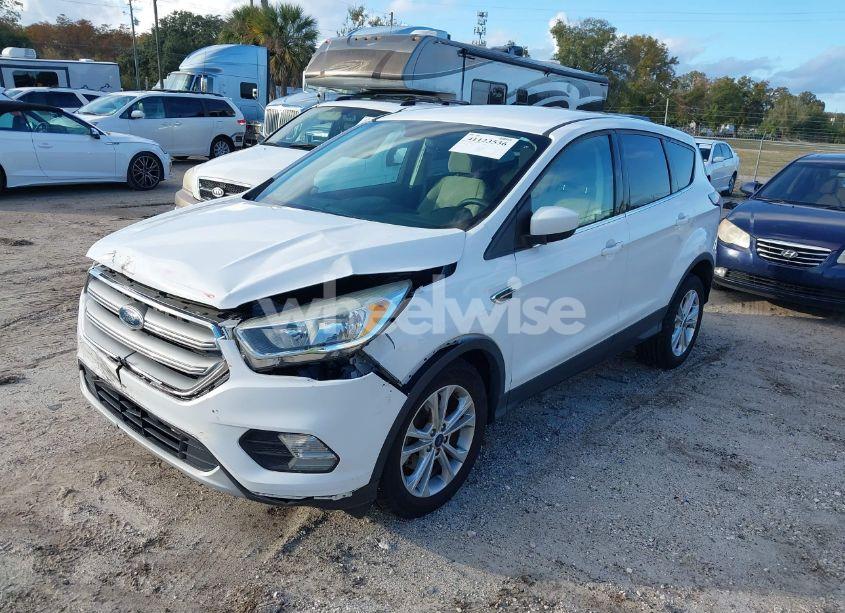 Photo 2 of 2017 Ford Escape SE (VIN 1FMCU0GD5HUA19671)
