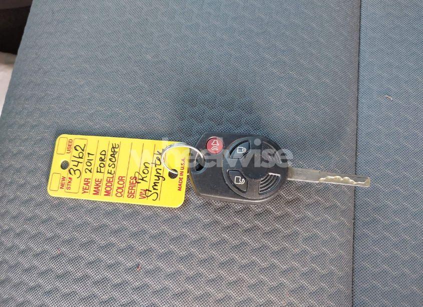 Photo 11 of 2017 Ford Escape SE (VIN 1FMCU0GD5HUA58132)