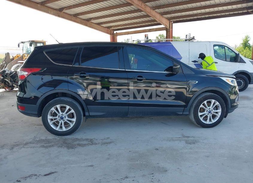 Photo 13 of 2017 Ford Escape SE (VIN 1FMCU0GD5HUA58132)