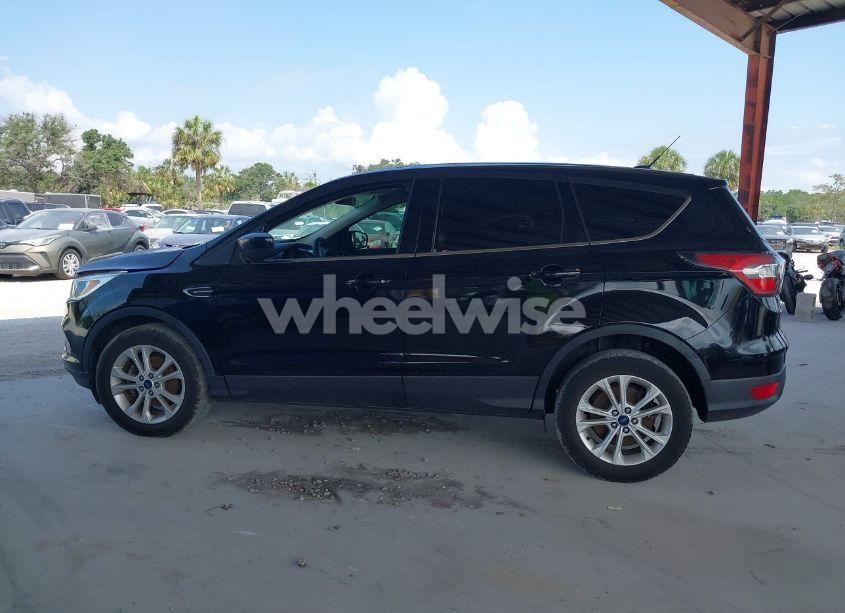 Photo 14 of 2017 Ford Escape SE (VIN 1FMCU0GD5HUA58132)