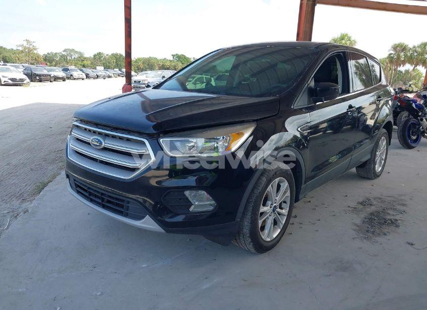 Photo 2 of 2017 Ford Escape SE (VIN 1FMCU0GD5HUA58132)
