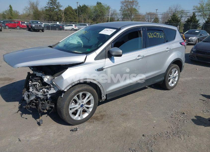Photo 2 of 2017 Ford Escape SE (VIN 1FMCU0GD5HUA58342)