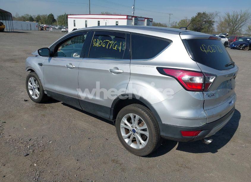 Photo 3 of 2017 Ford Escape SE (VIN 1FMCU0GD5HUA58342)