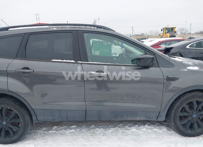 Photo 13 of 2017 Ford Escape SE (VIN 1FMCU0GD5HUA94760)