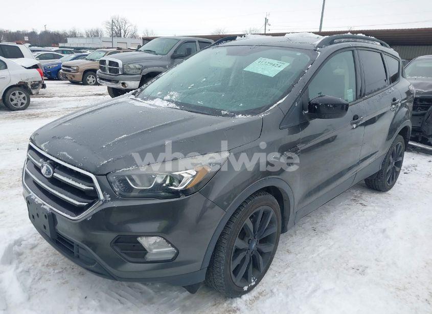 Photo 2 of 2017 Ford Escape SE (VIN 1FMCU0GD5HUA94760)