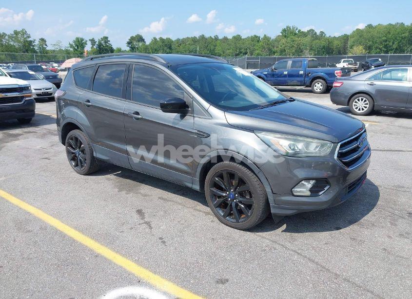 2017 Ford Escape SE (VIN 1FMCU0GD5HUB00721) main photo