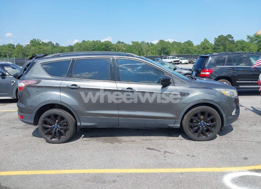 Photo 13 of 2017 Ford Escape SE (VIN 1FMCU0GD5HUB00721)