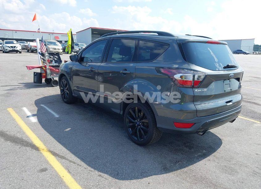 Photo 3 of 2017 Ford Escape SE (VIN 1FMCU0GD5HUB00721)