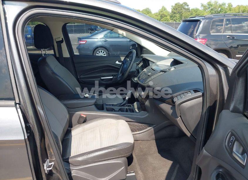 Photo 5 of 2017 Ford Escape SE (VIN 1FMCU0GD5HUB00721)