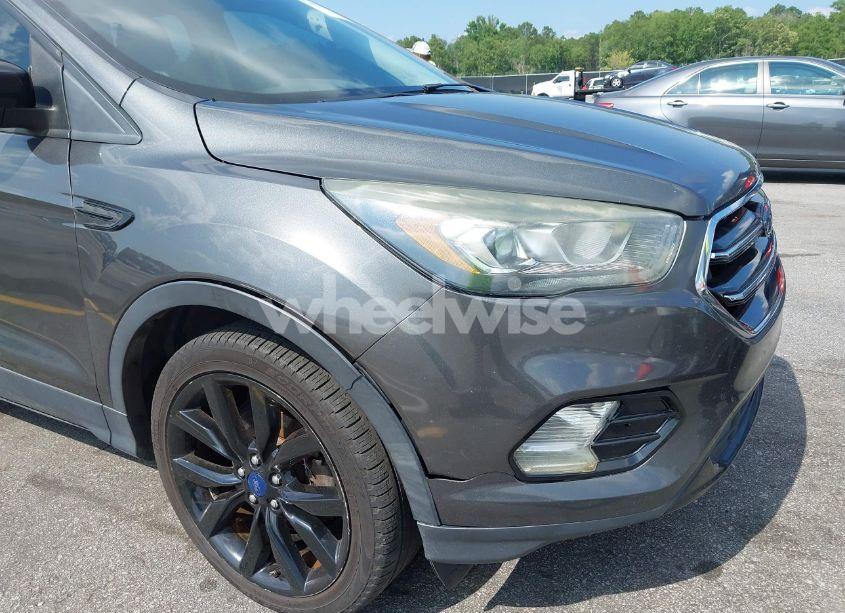 Photo 6 of 2017 Ford Escape SE (VIN 1FMCU0GD5HUB00721)