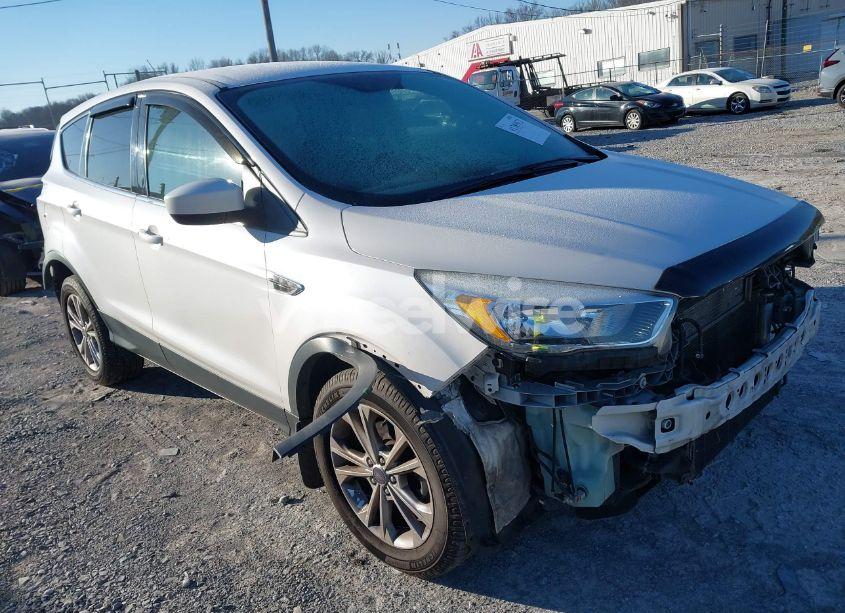 2017 Ford Escape SE (VIN 1FMCU0GD5HUB35744) main photo