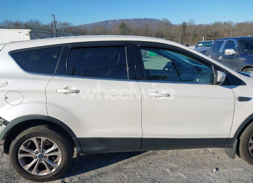 Photo 14 of 2017 Ford Escape SE (VIN 1FMCU0GD5HUB35744)
