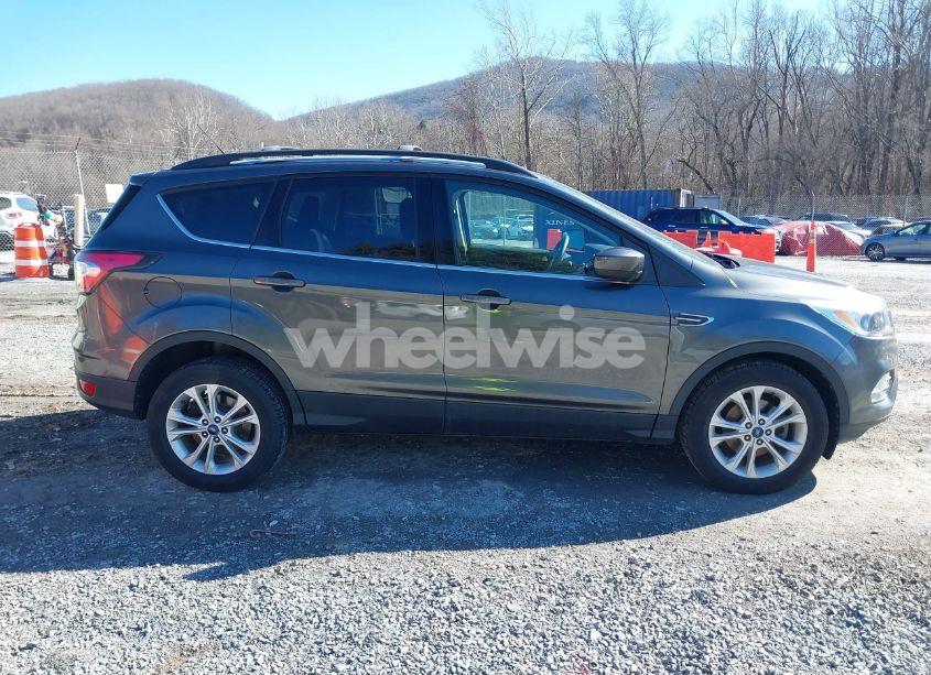 Photo 13 of 2017 Ford Escape SE (VIN 1FMCU0GD5HUB57288)