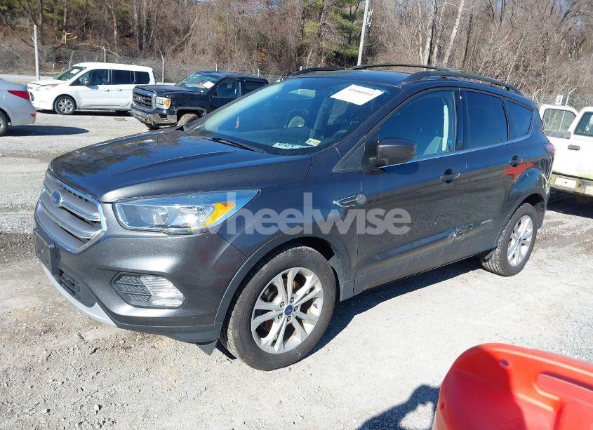 Photo 2 of 2017 Ford Escape SE (VIN 1FMCU0GD5HUB57288)