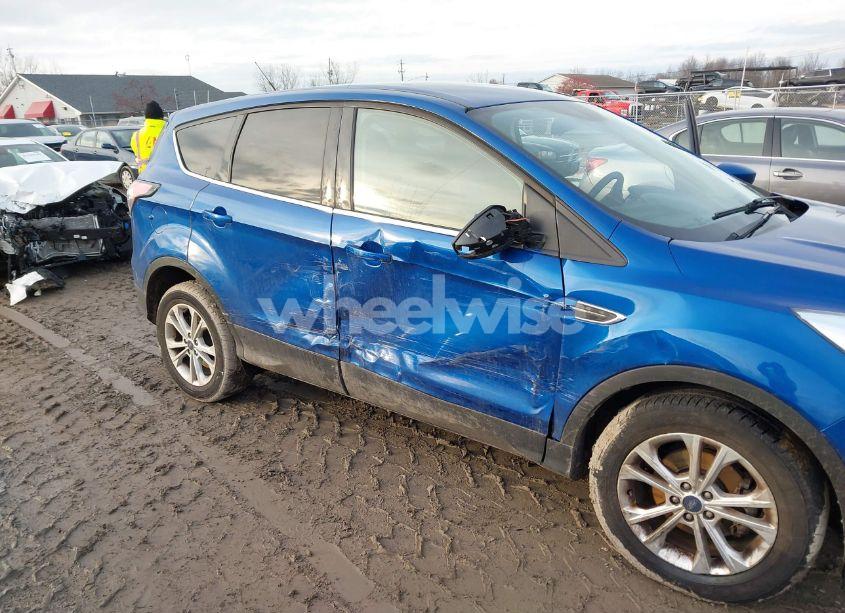 Photo 6 of 2017 Ford Escape SE (VIN 1FMCU0GD5HUB65682)