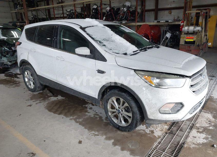 2017 Ford Escape SE (VIN 1FMCU0GD5HUB78724) main photo