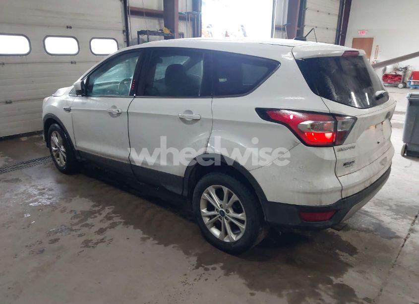 Photo 3 of 2017 Ford Escape SE (VIN 1FMCU0GD5HUB78724)
