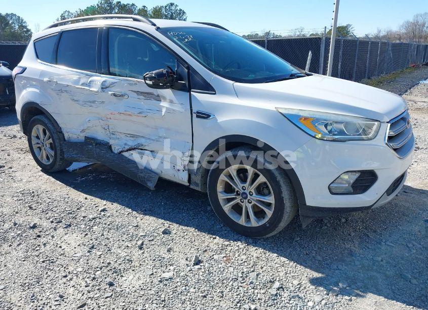 2017 Ford Escape SE (VIN 1FMCU0GD5HUB96432) main photo