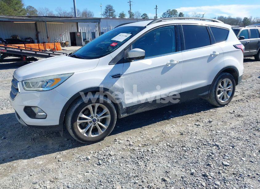Photo 2 of 2017 Ford Escape SE (VIN 1FMCU0GD5HUB96432)