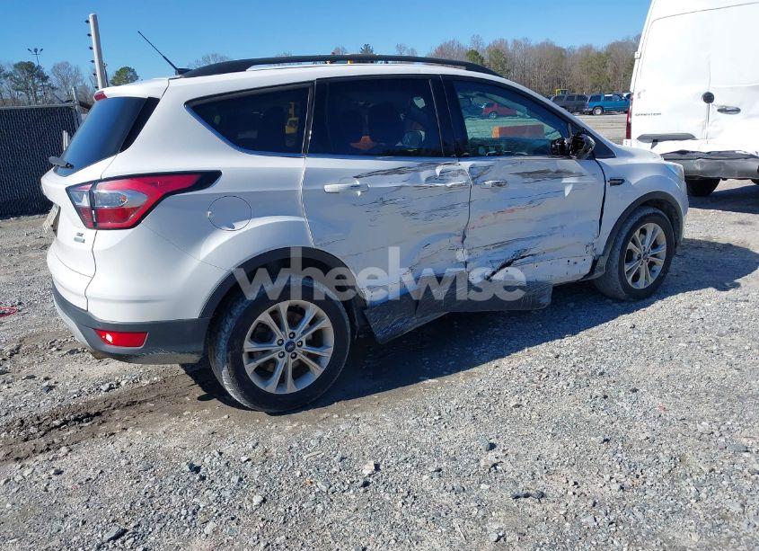 Photo 4 of 2017 Ford Escape SE (VIN 1FMCU0GD5HUB96432)