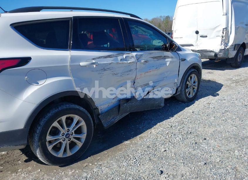 Photo 6 of 2017 Ford Escape SE (VIN 1FMCU0GD5HUB96432)