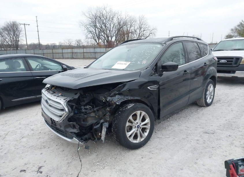 Photo 2 of 2017 Ford Escape SE (VIN 1FMCU0GD5HUC35729)