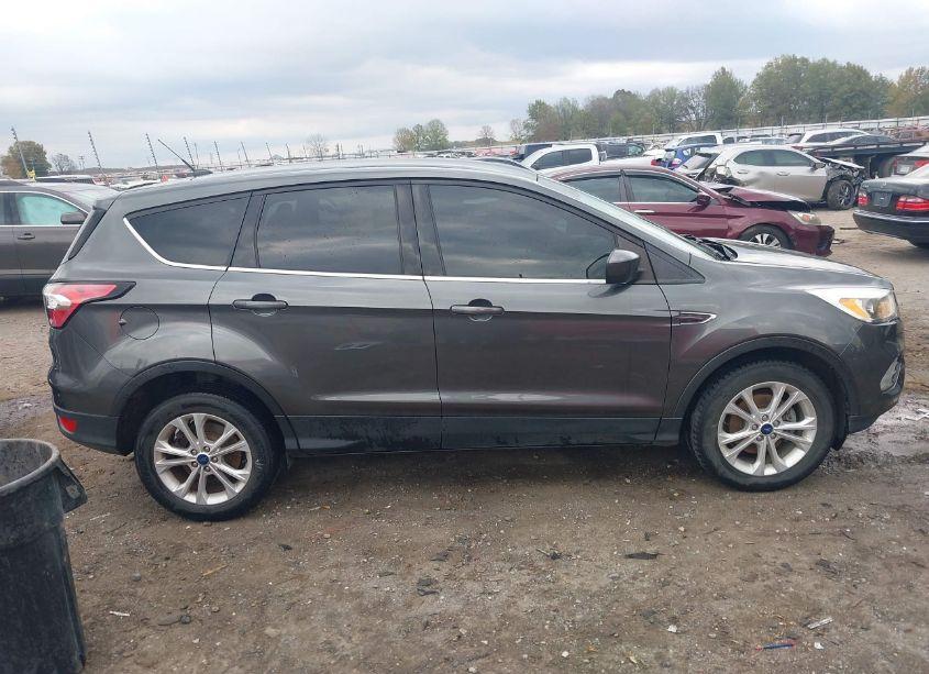 Photo 13 of 2017 Ford Escape SE (VIN 1FMCU0GD5HUC53969)