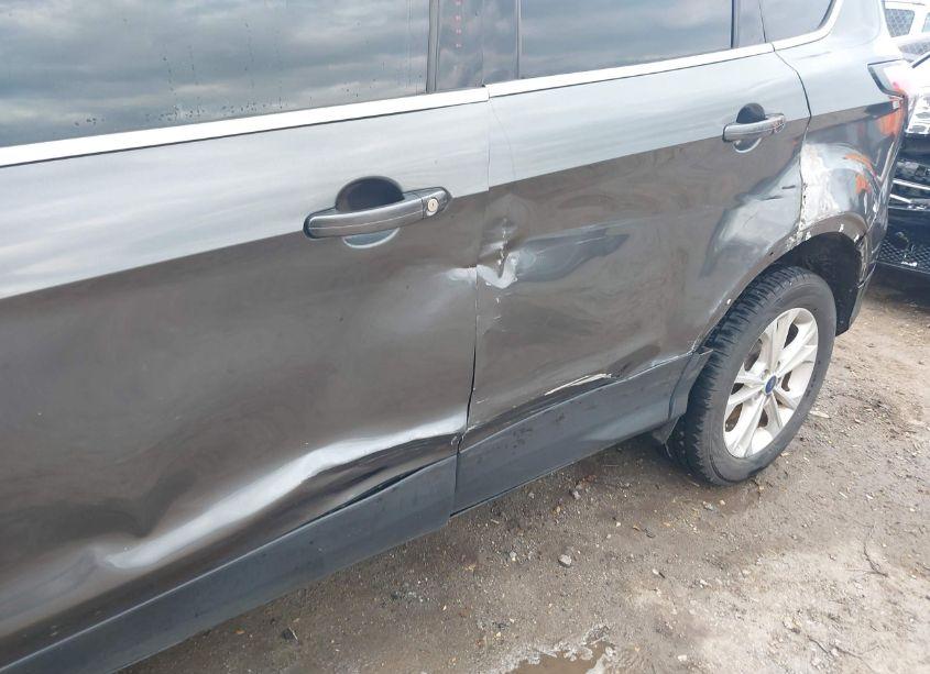 Photo 17 of 2017 Ford Escape SE (VIN 1FMCU0GD5HUC53969)