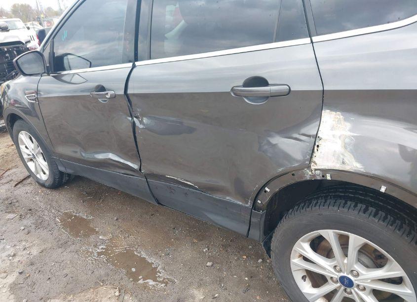 Photo 6 of 2017 Ford Escape SE (VIN 1FMCU0GD5HUC53969)