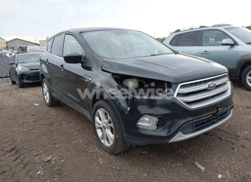 2017 Ford Escape SE (VIN 1FMCU0GD5HUC94277) main photo