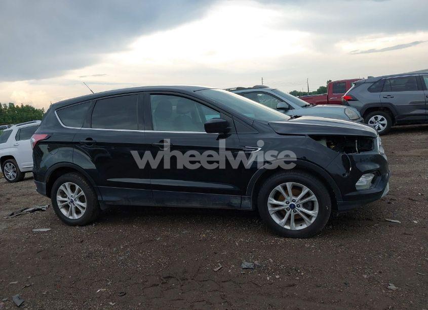 Photo 13 of 2017 Ford Escape SE (VIN 1FMCU0GD5HUC94277)