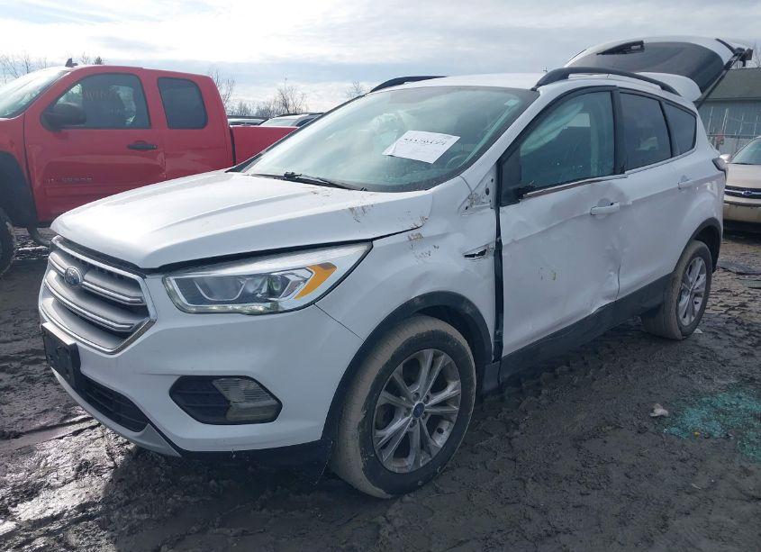 Photo 2 of 2017 Ford Escape SE (VIN 1FMCU0GD5HUD19159)