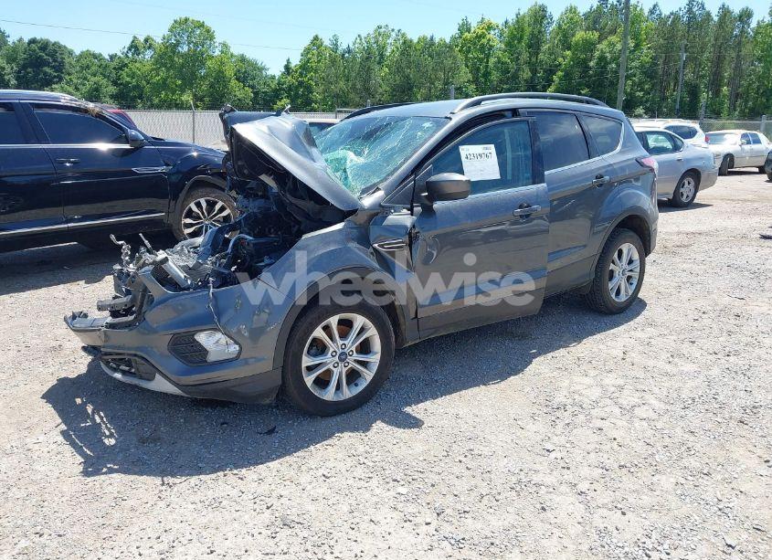 Photo 2 of 2017 Ford Escape SE (VIN 1FMCU0GD5HUE92261)