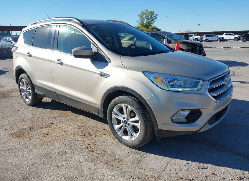 2017 Ford Escape SE (VIN 1FMCU0GD5HUF06322) main photo