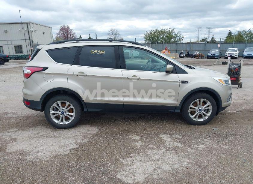 Photo 13 of 2018 Ford Escape SE (VIN 1FMCU0GD5JUA72876)
