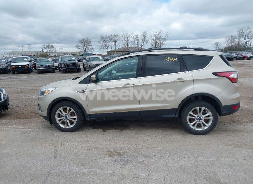 Photo 14 of 2018 Ford Escape SE (VIN 1FMCU0GD5JUA72876)