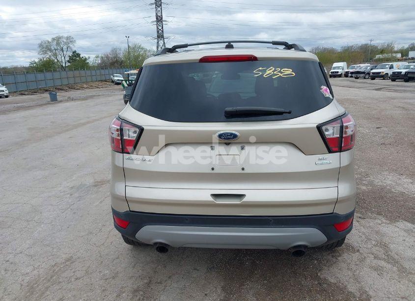 Photo 16 of 2018 Ford Escape SE (VIN 1FMCU0GD5JUA72876)