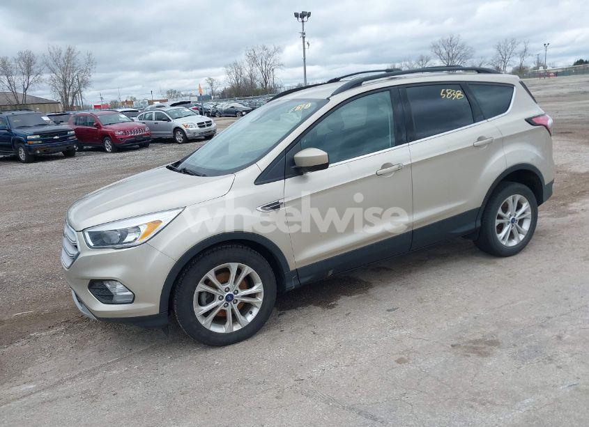 Photo 2 of 2018 Ford Escape SE (VIN 1FMCU0GD5JUA72876)
