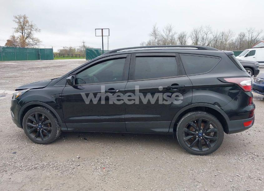 Photo 14 of 2018 Ford Escape SE (VIN 1FMCU0GD5JUA81724)